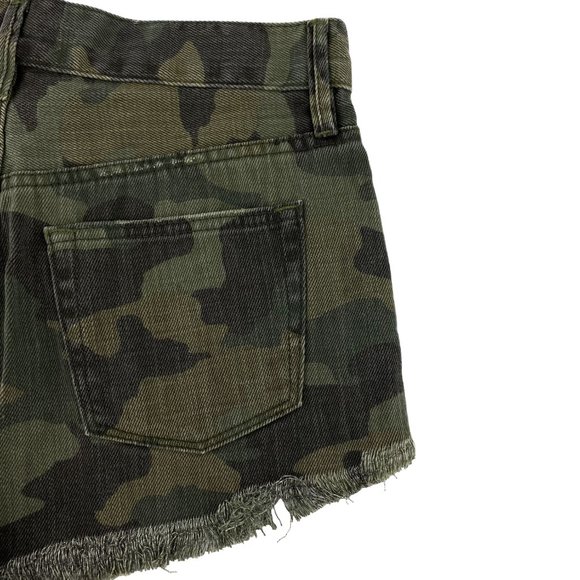 FREE PEOPLE We the Free Camo Combo Distressed Raw Hem Cutoffs Size 24 - Picture 6 of 16